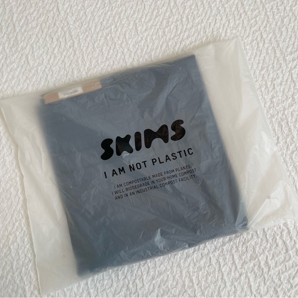 SKIMS 🖤 Fits Everybody Tube Dress - Picture 15 of 16